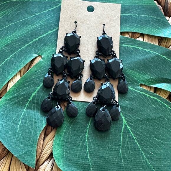 BOGO FREE BLACK DANGLE EARRINGS - Picture 1 of 5